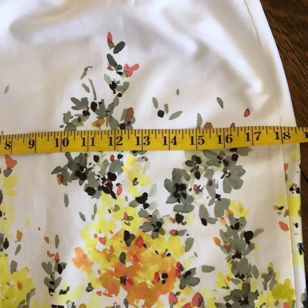 Tahari Arthur S. Levine Skirt White & Floral Pencil Size 2 Career, Professional